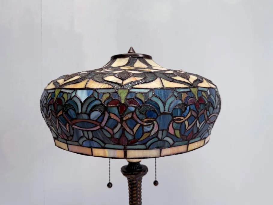 Outlet Pamono Large Tiffany Style Table Lamp in Stained Glass with Floral Shade