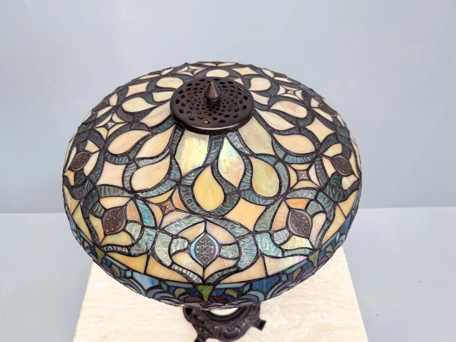 Outlet Pamono Large Tiffany Style Table Lamp in Stained Glass with Floral Shade