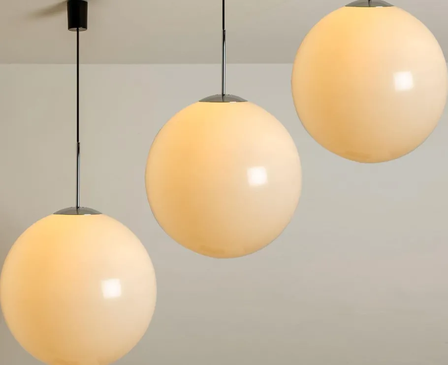 Discount Pamono Large Vintage Plastic Globe Pendant Light from Philips, 1970s