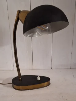Pamono Mid-Century Adjustable Desk Lamp with Brass Flex Arm and Black Lacquered Metal Reflector, 1960s