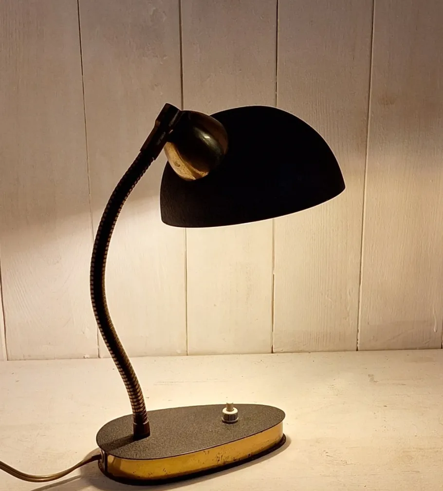 Pamono Mid-Century Adjustable Desk Lamp with Brass Flex Arm and Black Lacquered Metal Reflector, 1960s
