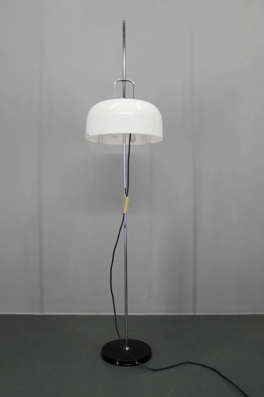Sale Pamono Mid-Century Adjustable Floor Lamp attributed to Guzzini for Meblo, 1970s