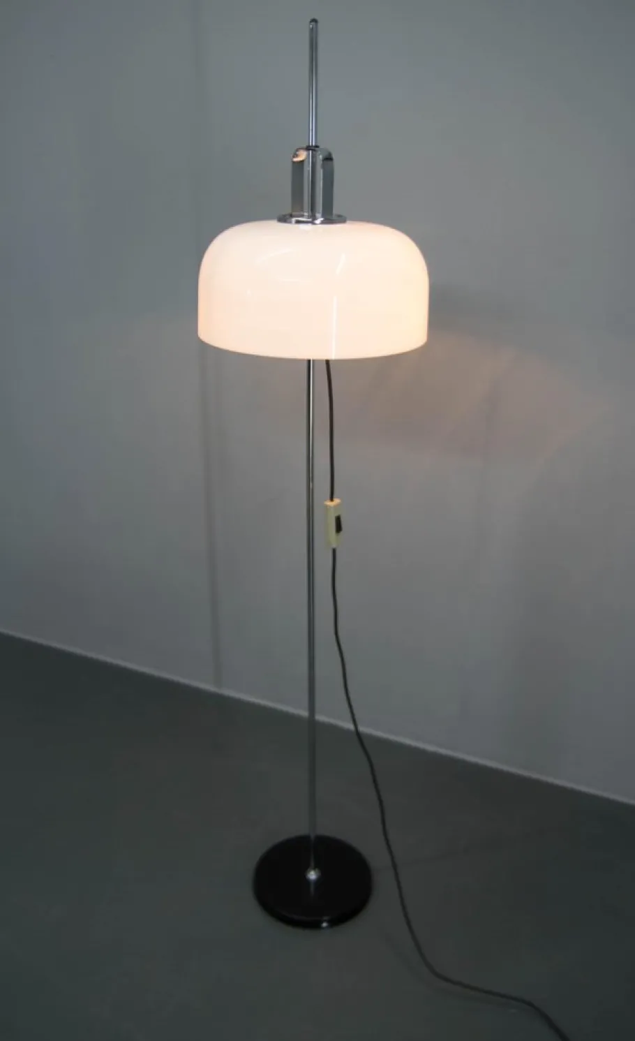 Sale Pamono Mid-Century Adjustable Floor Lamp attributed to Guzzini for Meblo, 1970s
