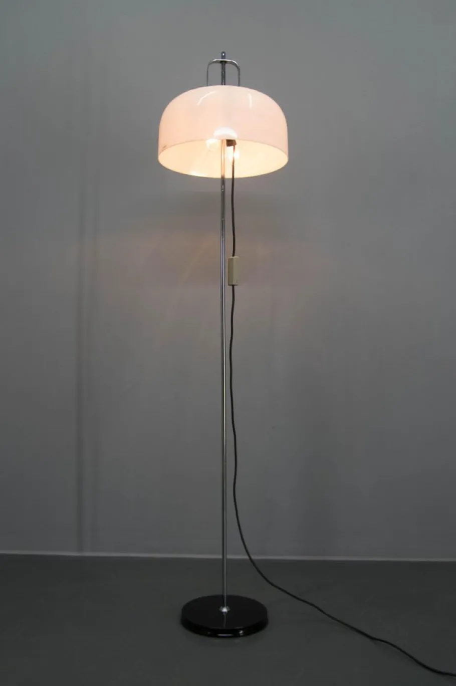 Sale Pamono Mid-Century Adjustable Floor Lamp attributed to Guzzini for Meblo, 1970s