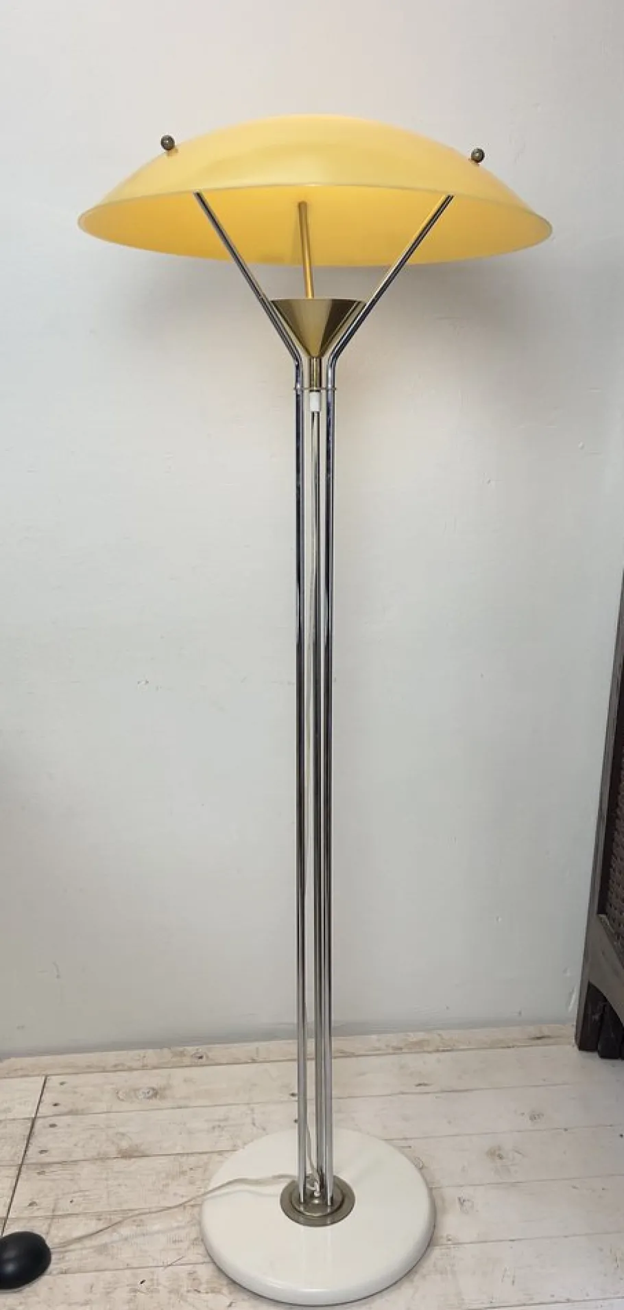 Discount Pamono Mid-Century Art Deco-Shaped Floor Lamp from Alta, 1970s