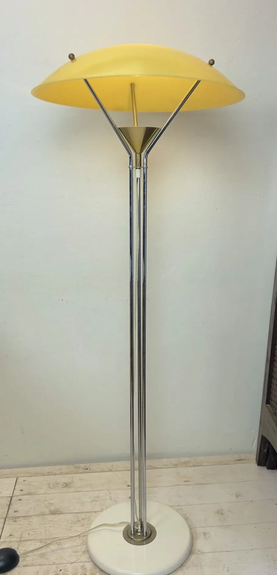 Discount Pamono Mid-Century Art Deco-Shaped Floor Lamp from Alta, 1970s