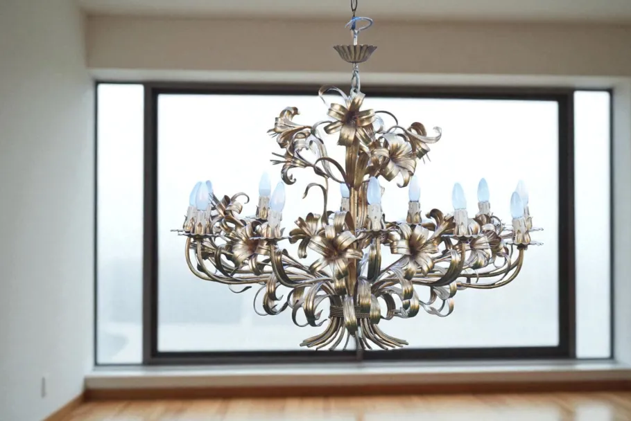 Best Pamono Mid-Century Hollywood Regency Gilt Floral Lily 12-Light Chandelier attributed to Hans Kögl, Italy, 1970s