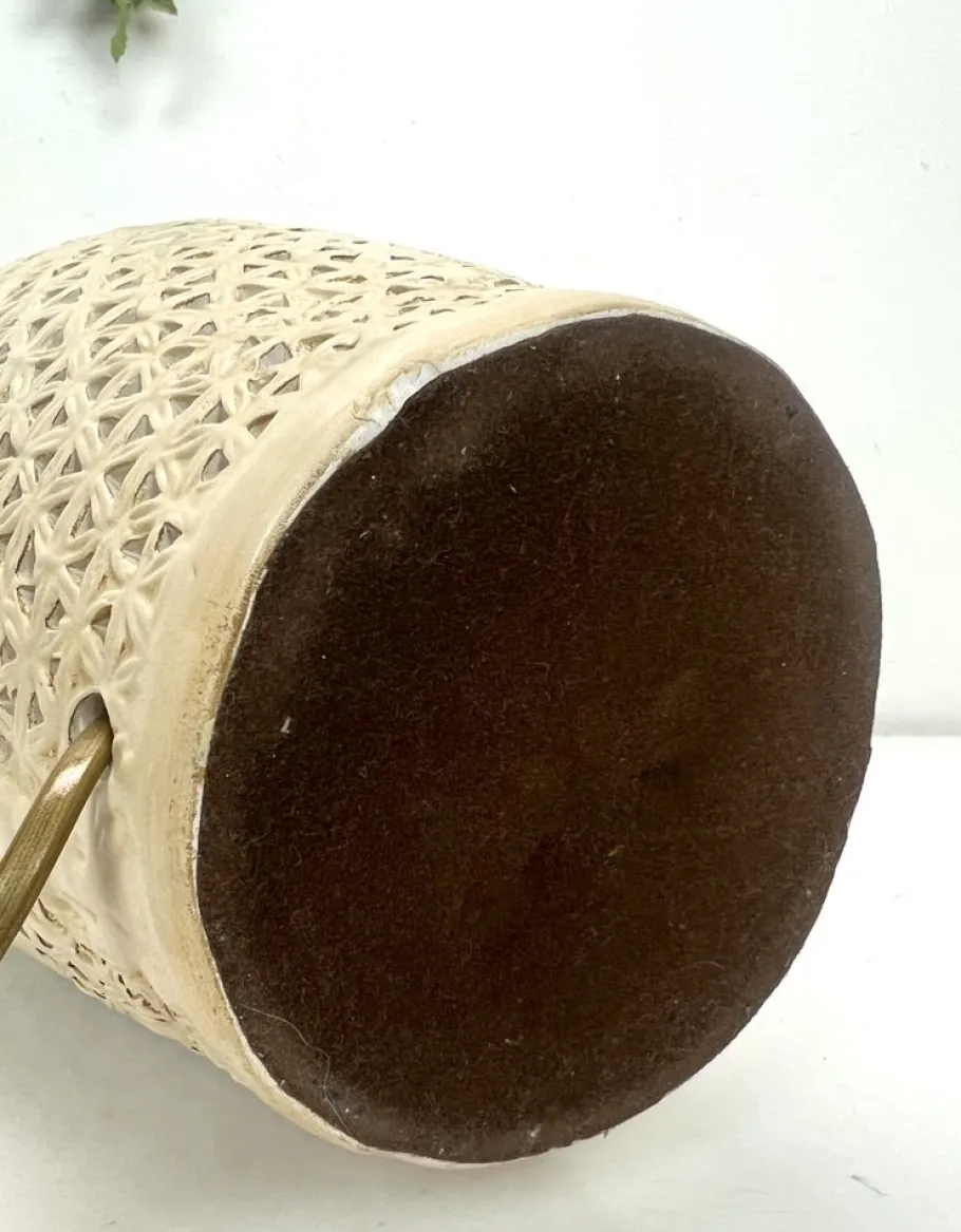 Sale Pamono Mid-Century Modern Chinese Reticulated Porcelain Table Lamp, 1960s