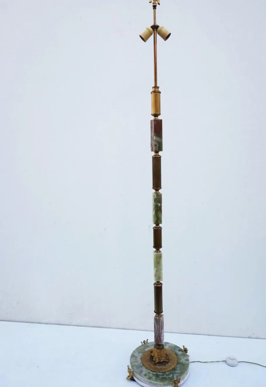 Pamono Mid-Century Modern Hollywood Regency Onyx Marble and Gilt Floor Lamp, 1960s