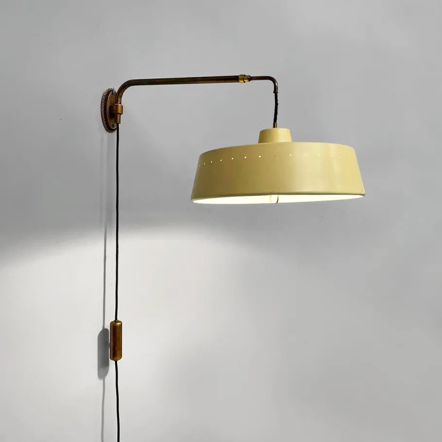 New Pamono Mid-Century Modern Italian Wall Lamp in Brass and Metal by Chiarini, 1950s
