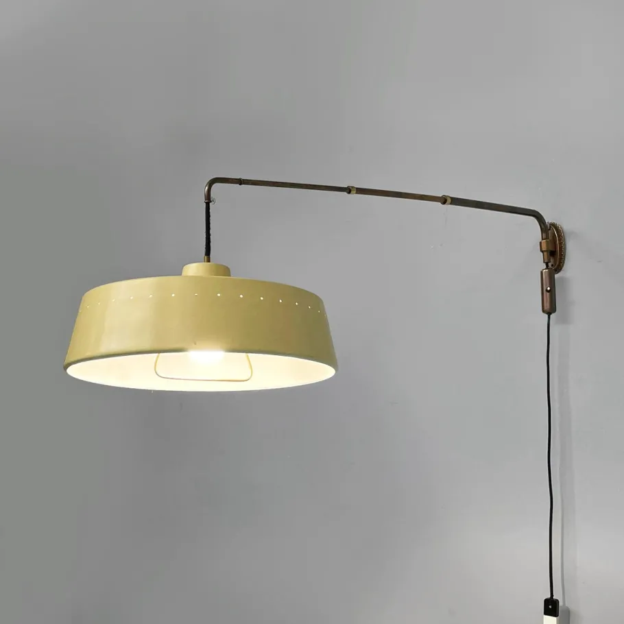 New Pamono Mid-Century Modern Italian Wall Lamp in Brass and Metal by Chiarini, 1950s