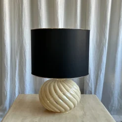 Discount Pamono Mid-Century Modern Italian Glazed Beige Ceramic Swirl Table Lamp by Tomasso Barbi, 1970s