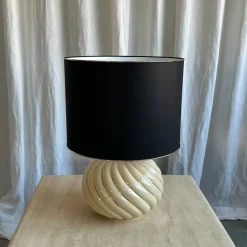 Discount Pamono Mid-Century Modern Italian Glazed Beige Ceramic Swirl Table Lamp by Tomasso Barbi, 1970s