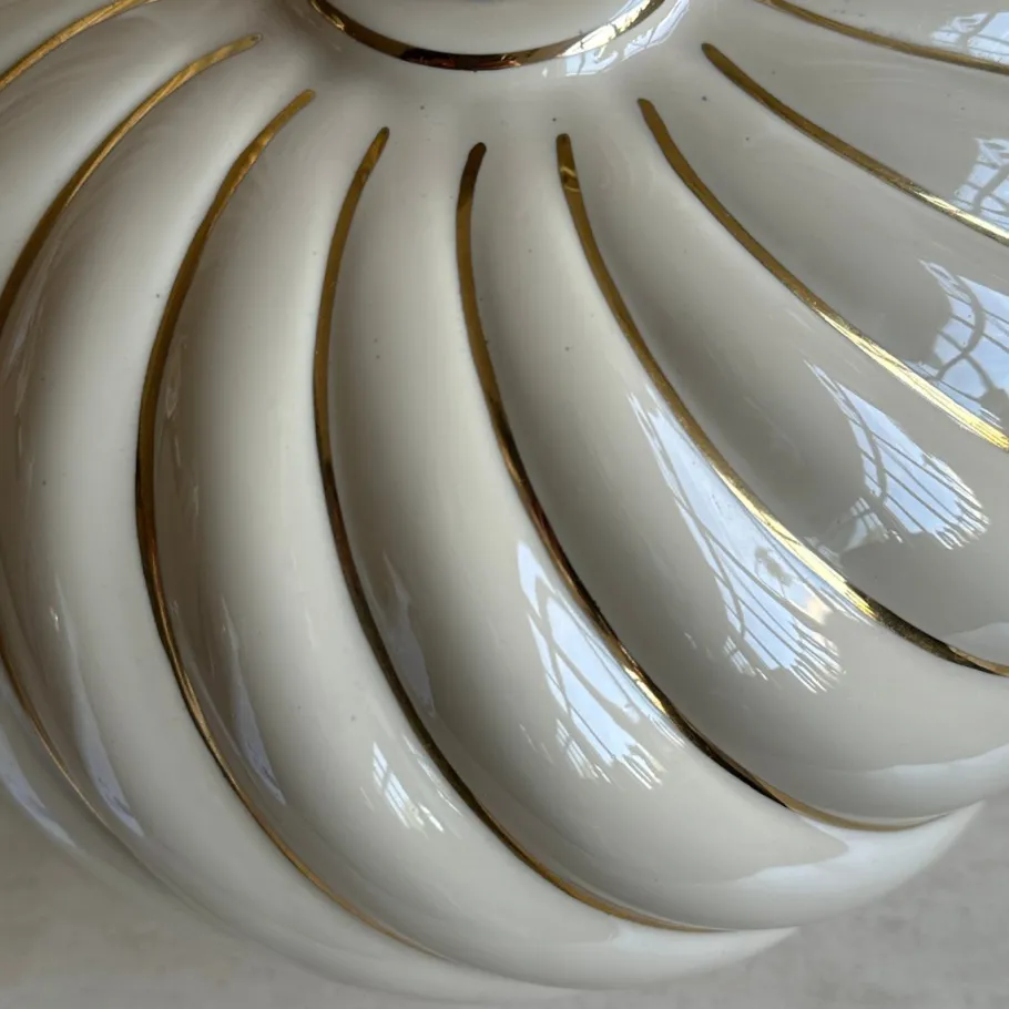 Discount Pamono Mid-Century Modern Italian Glazed Beige Ceramic Swirl Table Lamp by Tomasso Barbi, 1970s