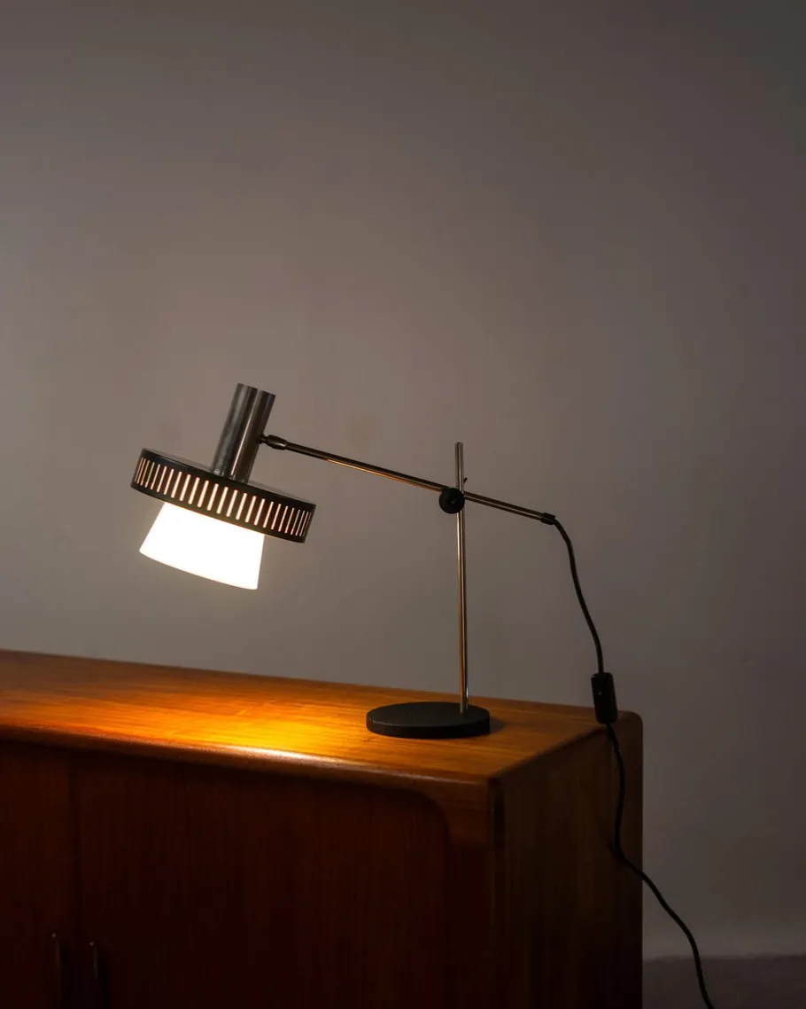 Discount Pamono Mid-Century Modern Italian Table Lamp in Steel and Opal Acrylic, 1960s