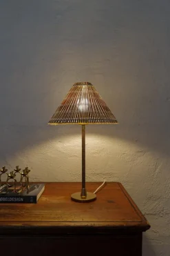 Pamono Mid-Century Modern Table Lamp in Brass and Rattan, 1960s