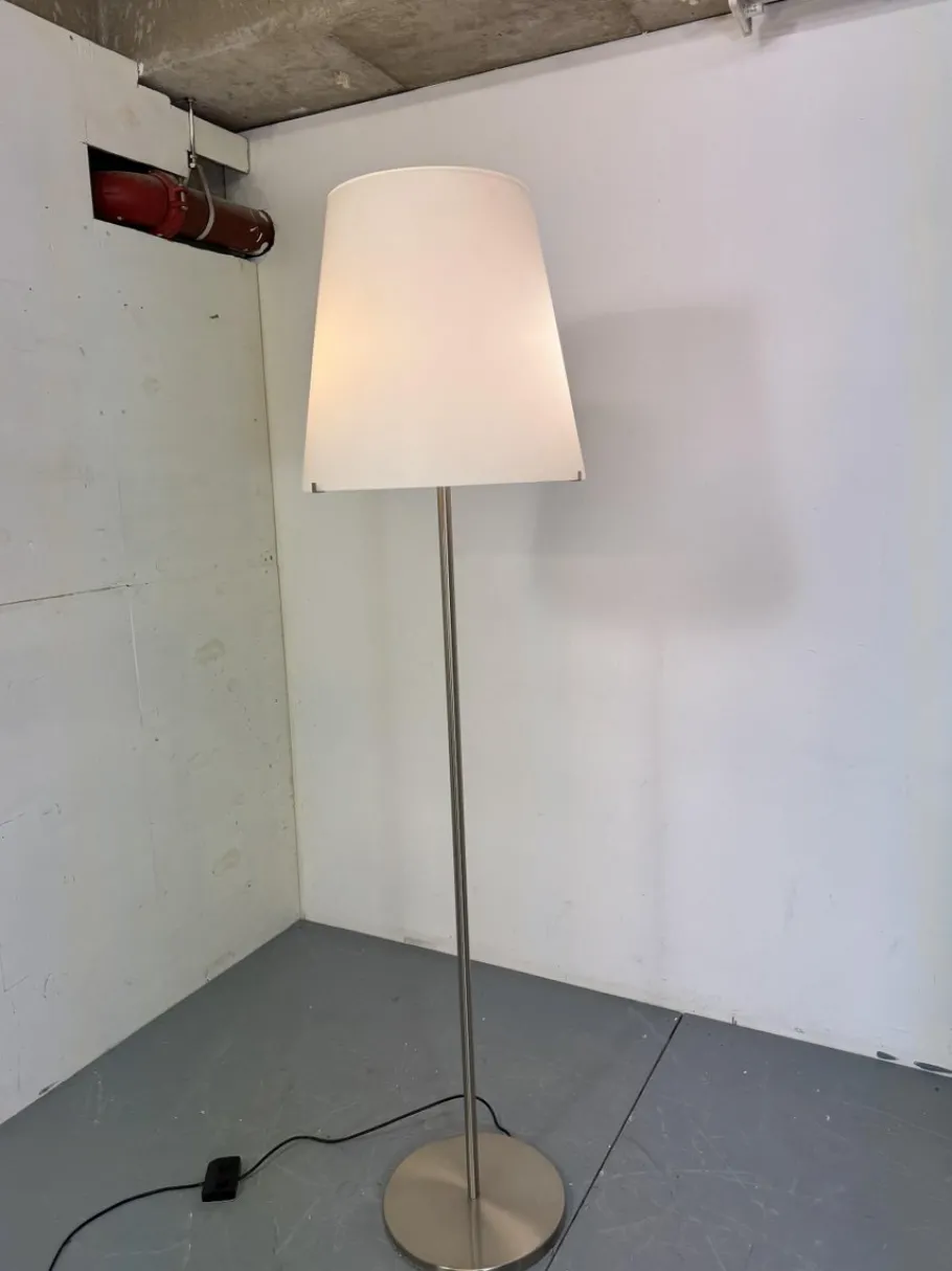 Outlet Pamono Mid-Century Modernist Italian Floor Lamp from Fontana Arte, 1980s