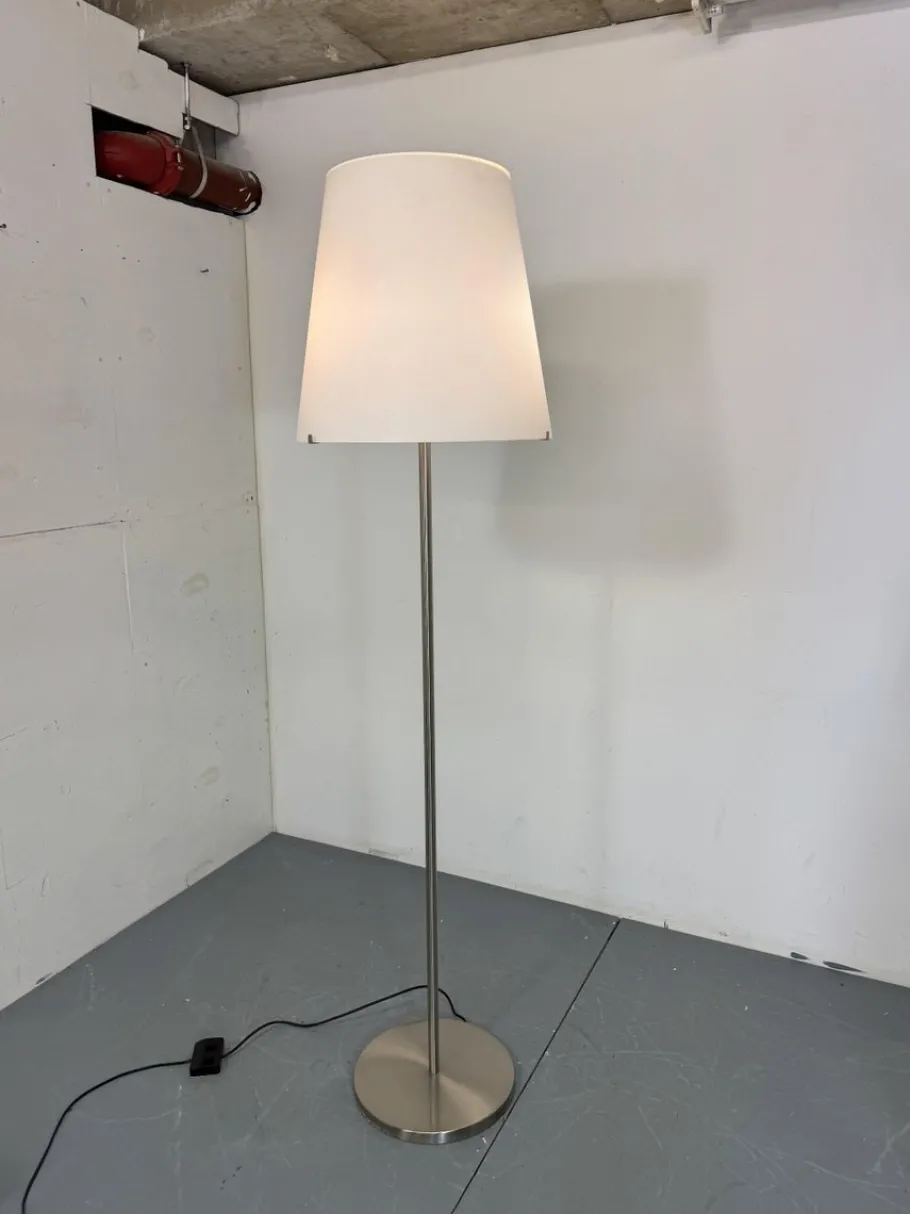 Outlet Pamono Mid-Century Modernist Italian Floor Lamp from Fontana Arte, 1980s