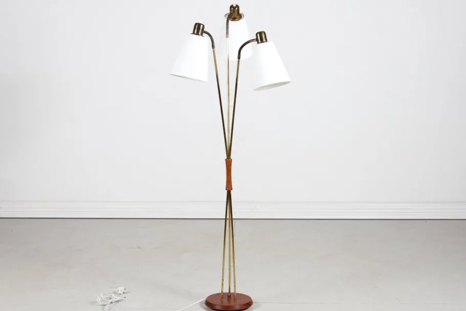Pamono Mid-Century Scandinavian Floor Lamp in Brass and Teak by Josef Frank, 1960s