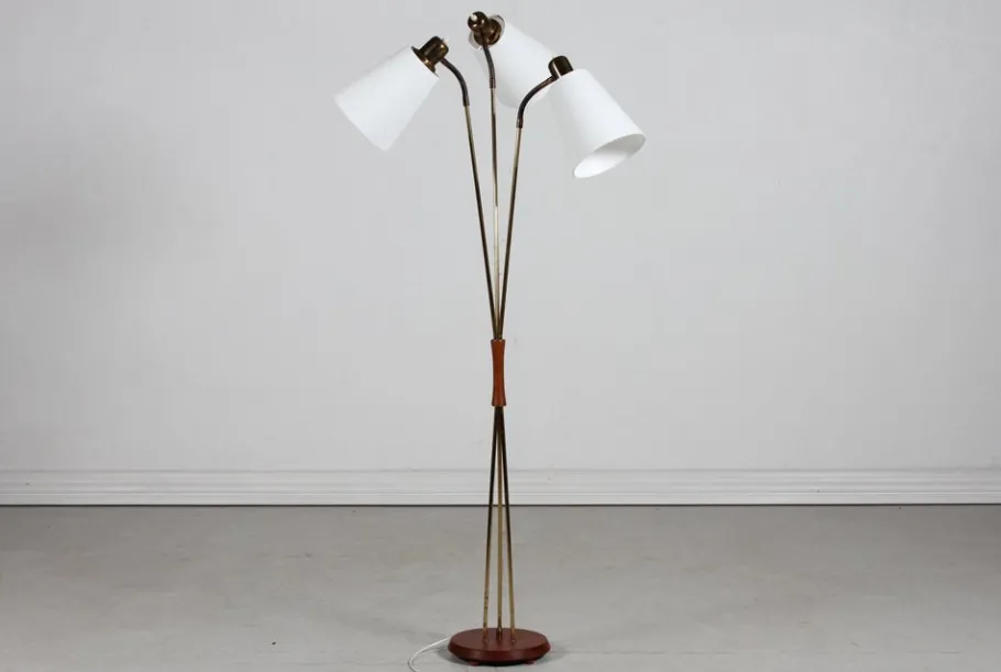 Pamono Mid-Century Scandinavian Floor Lamp in Brass and Teak by Josef Frank, 1960s