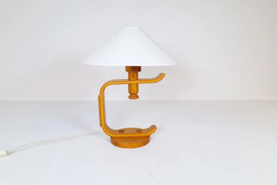 Sale Pamono Mid-Century Scandinavien Modern Sculptural Table Lamp in Pine, 1970s