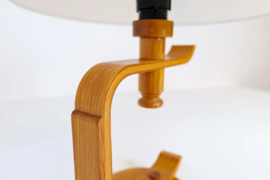 Sale Pamono Mid-Century Scandinavien Modern Sculptural Table Lamp in Pine, 1970s