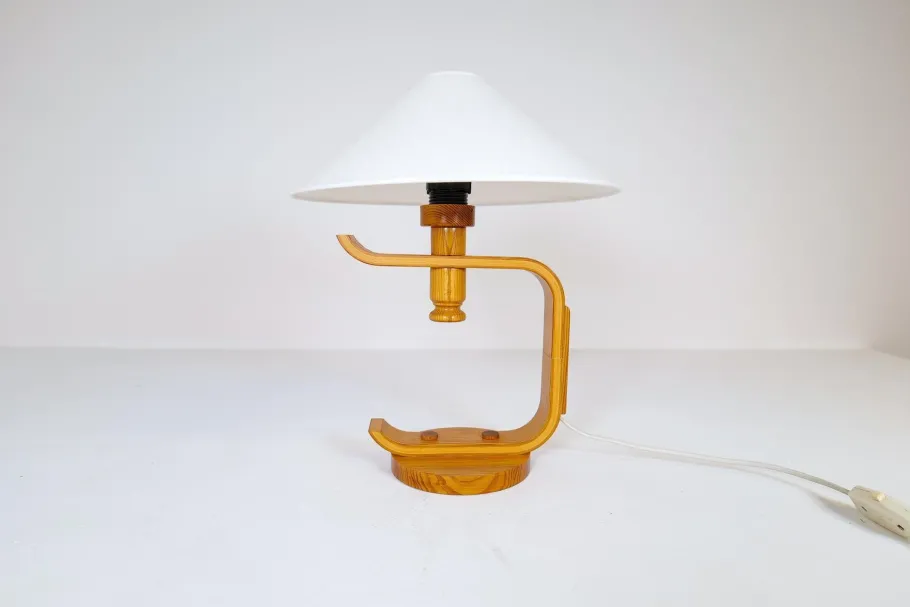 Sale Pamono Mid-Century Scandinavien Modern Sculptural Table Lamp in Pine, 1970s