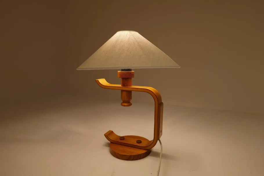 Sale Pamono Mid-Century Scandinavien Modern Sculptural Table Lamp in Pine, 1970s