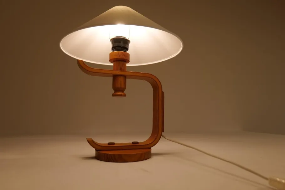 Sale Pamono Mid-Century Scandinavien Modern Sculptural Table Lamp in Pine, 1970s