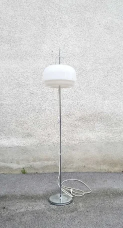 Sale Pamono Mid-Century White Medusa Floor Lamp by Luigi Massoni for Guzzini, Italy, 1970s