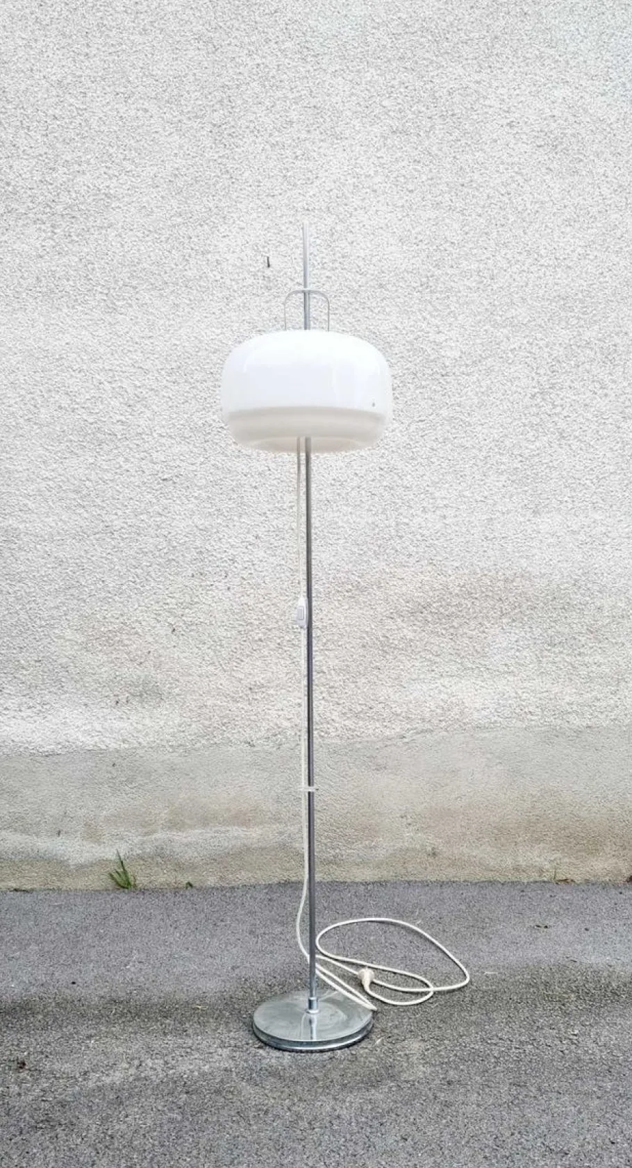 Sale Pamono Mid-Century White Medusa Floor Lamp by Luigi Massoni for Guzzini, Italy, 1970s