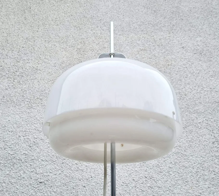 Sale Pamono Mid-Century White Medusa Floor Lamp by Luigi Massoni for Guzzini, Italy, 1970s