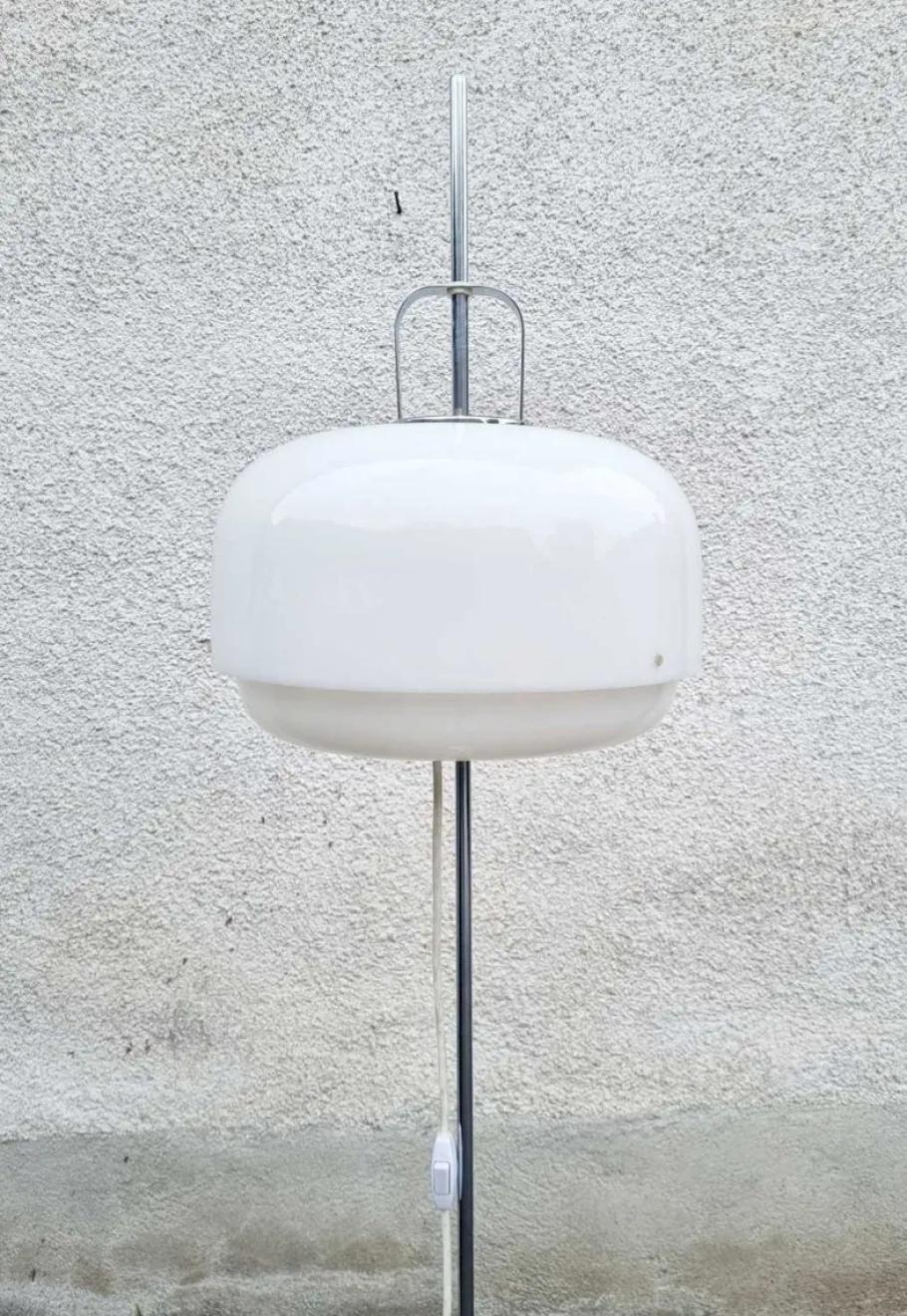 Sale Pamono Mid-Century White Medusa Floor Lamp by Luigi Massoni for Guzzini, Italy, 1970s