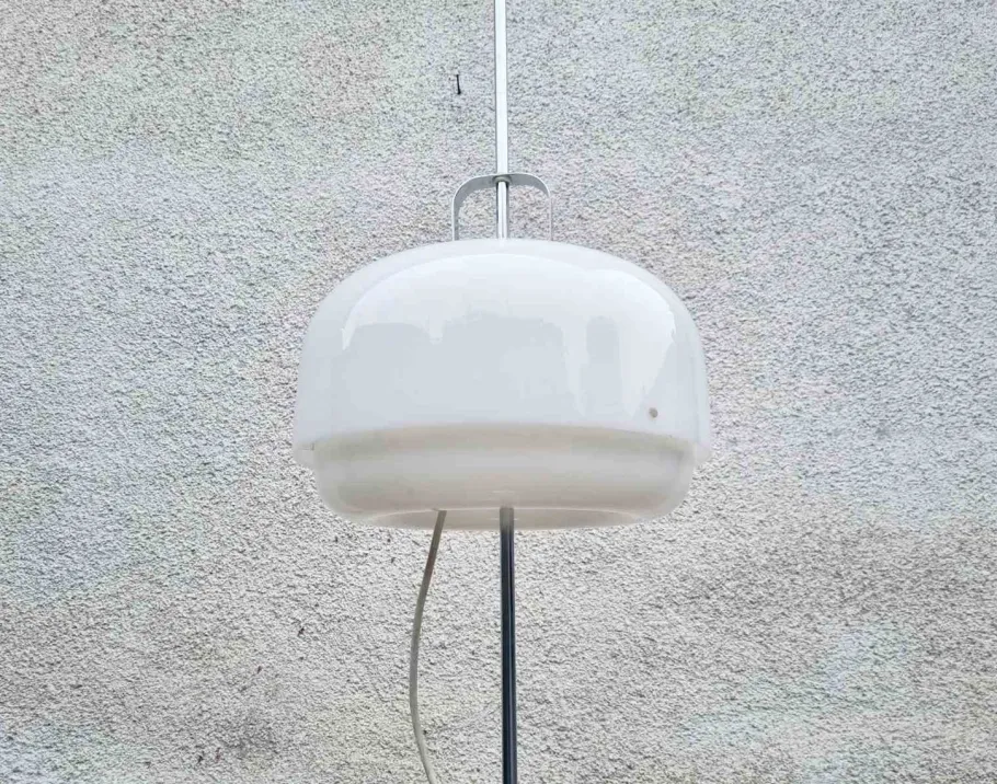 Sale Pamono Mid-Century White Medusa Floor Lamp by Luigi Massoni for Guzzini, Italy, 1970s
