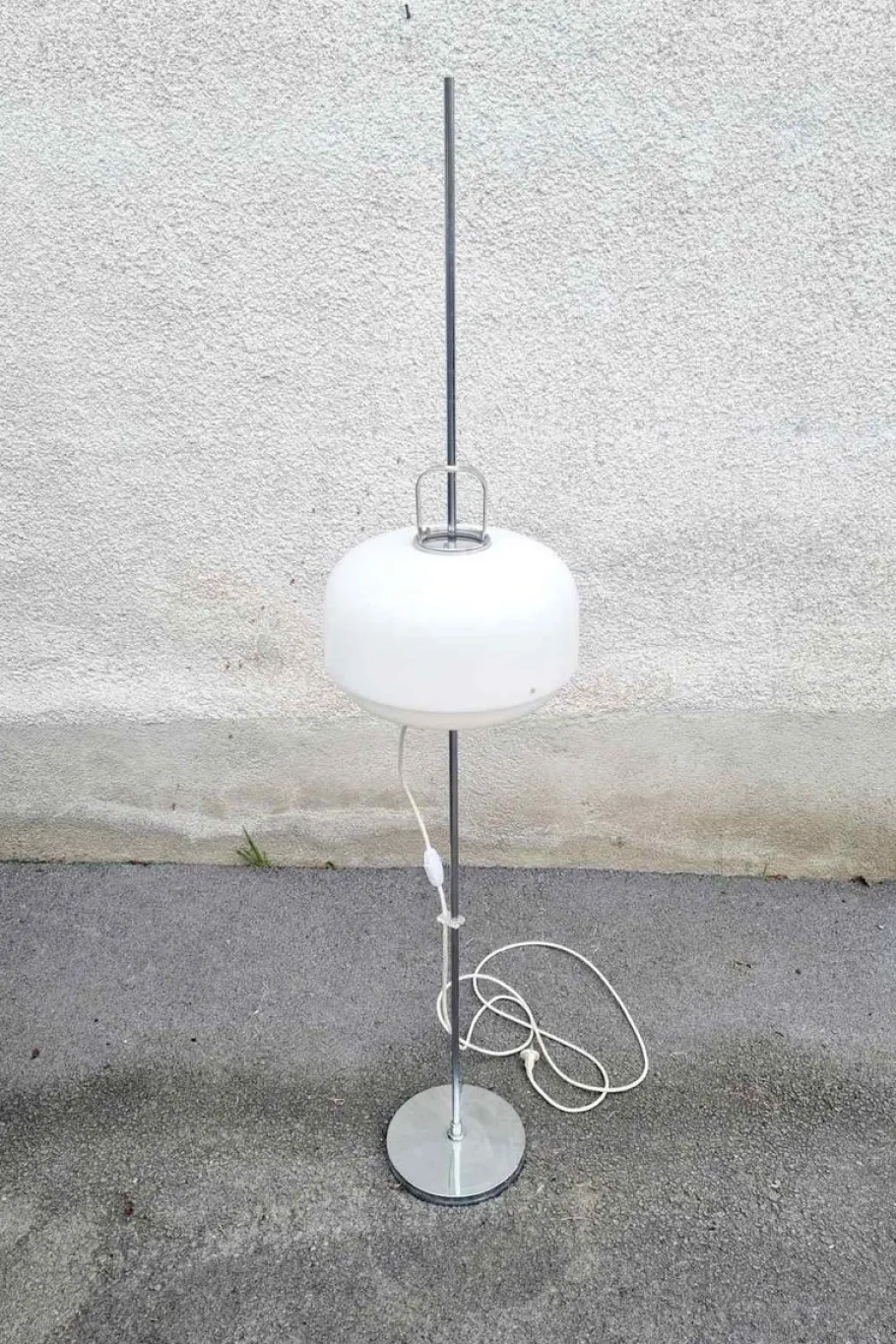 Sale Pamono Mid-Century White Medusa Floor Lamp by Luigi Massoni for Guzzini, Italy, 1970s