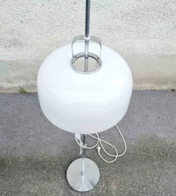 Sale Pamono Mid-Century White Medusa Floor Lamp by Luigi Massoni for Guzzini, Italy, 1970s