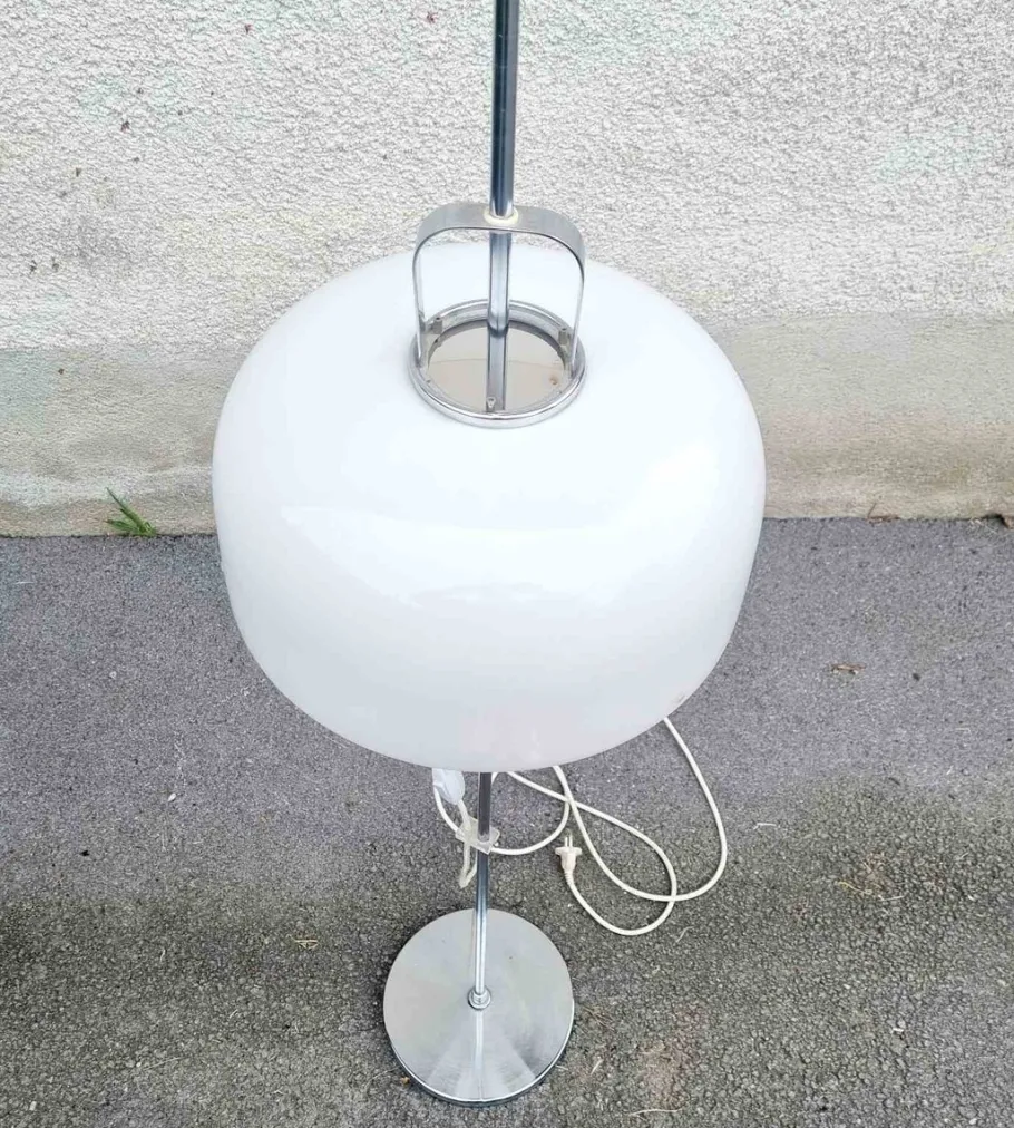 Sale Pamono Mid-Century White Medusa Floor Lamp by Luigi Massoni for Guzzini, Italy, 1970s