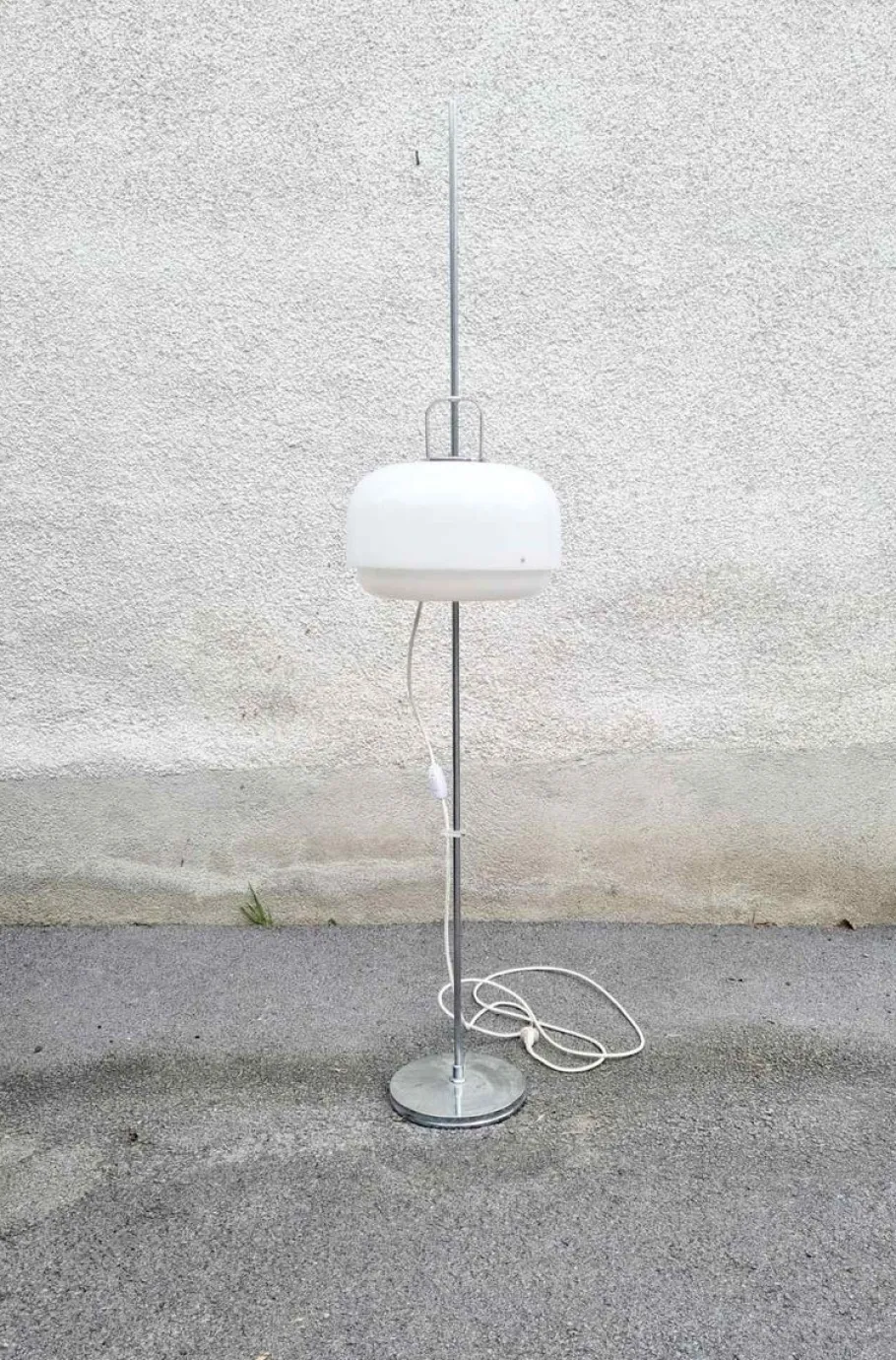 Sale Pamono Mid-Century White Medusa Floor Lamp by Luigi Massoni for Guzzini, Italy, 1970s