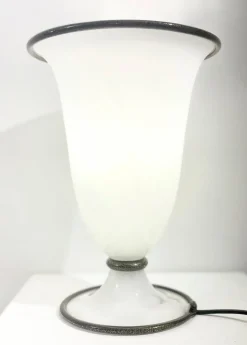 Sale Pamono Mid-Century White Murano Glass Table Lamp attributed to Barovier & Toso, Italy, 1950s