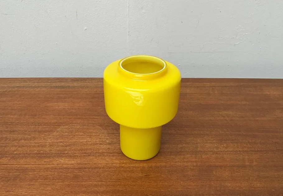 Sale Pamono Mid-Century Yellow Glass Model 120 Table Lamp by Uno & Östen Kristiansson for Luxus, Vittsjö, Sweden, 1950s