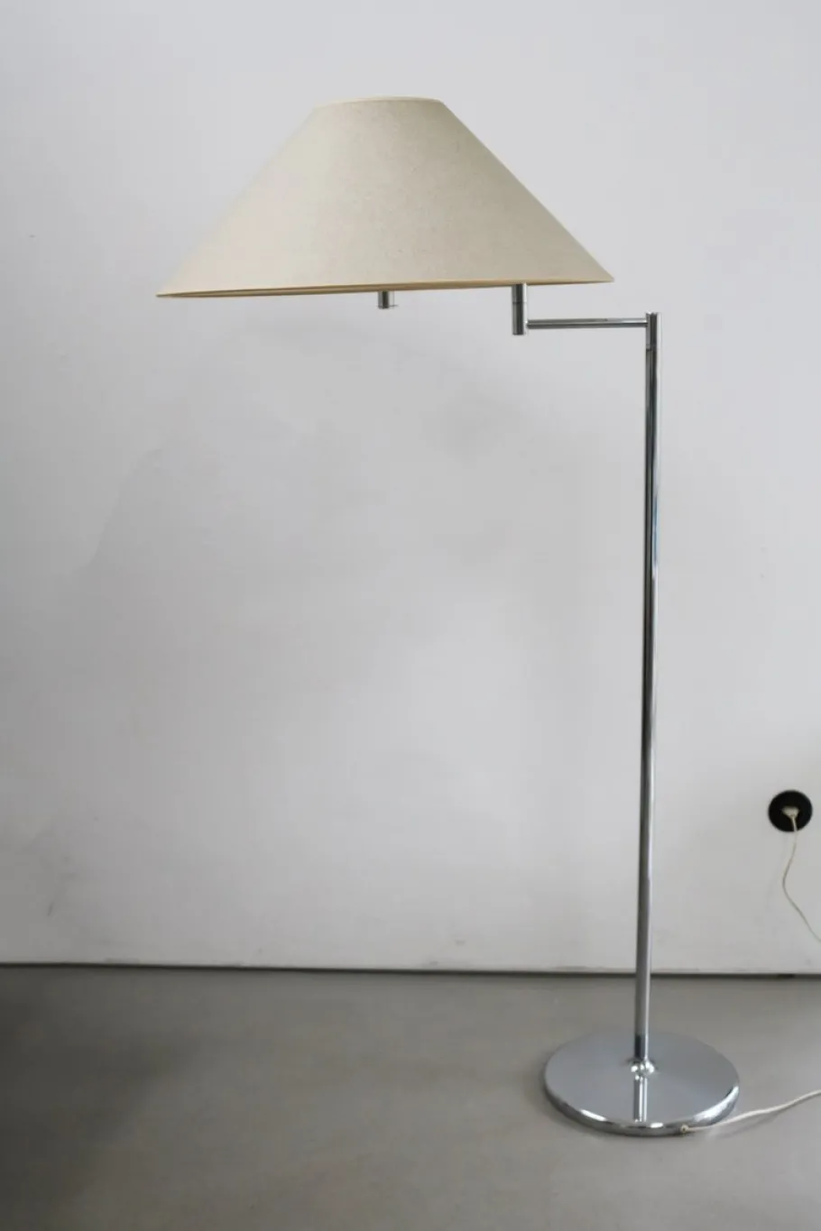 Outlet Pamono Minimalist Swivel Arm Floor Lamp from Staff, 1970s