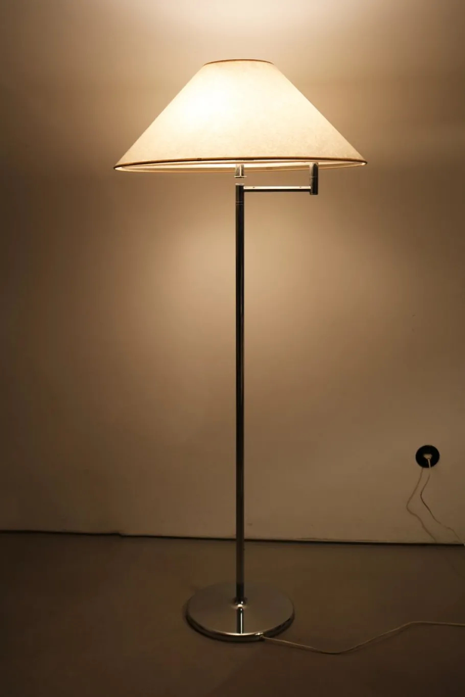 Outlet Pamono Minimalist Swivel Arm Floor Lamp from Staff, 1970s