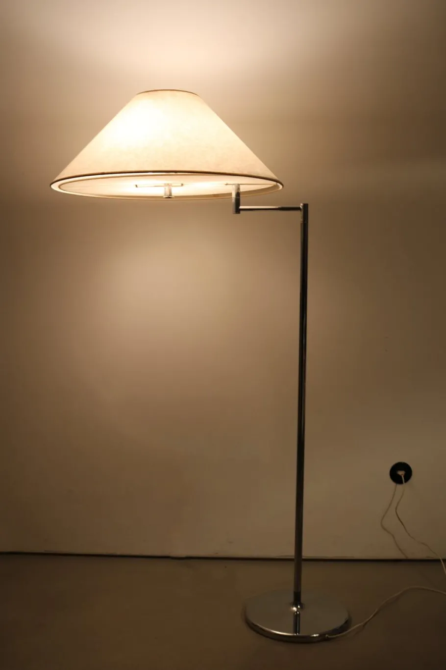 Outlet Pamono Minimalist Swivel Arm Floor Lamp from Staff, 1970s