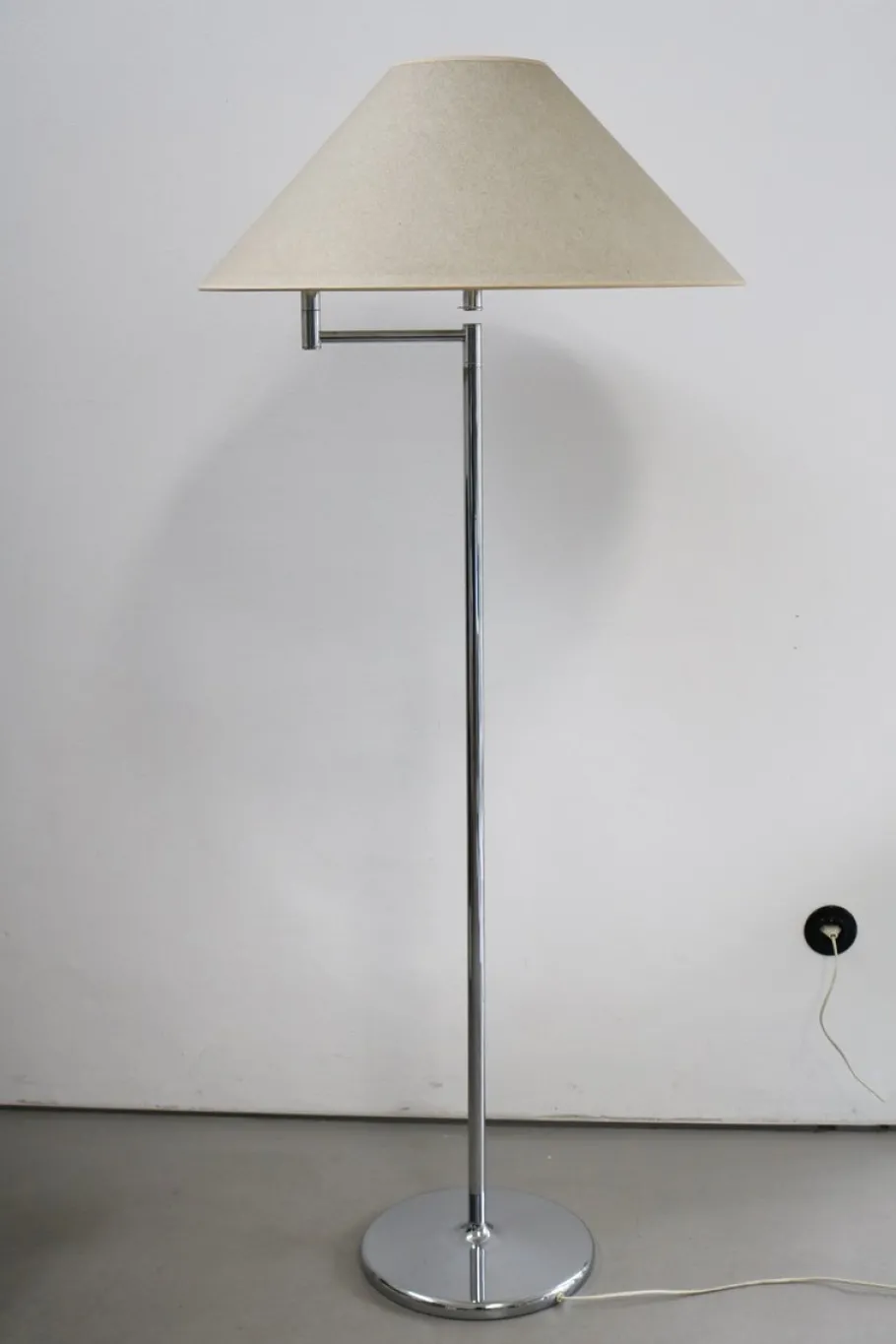 Outlet Pamono Minimalist Swivel Arm Floor Lamp from Staff, 1970s