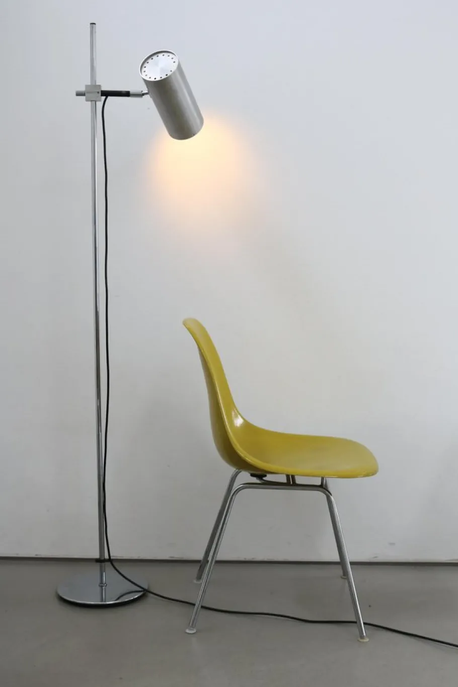 Outlet Pamono Minimalist Tube Floor Lamp from Staff, 1970s
