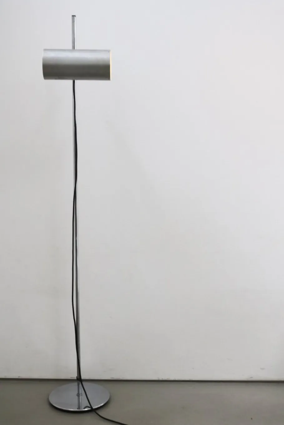 Outlet Pamono Minimalist Tube Floor Lamp from Staff, 1970s