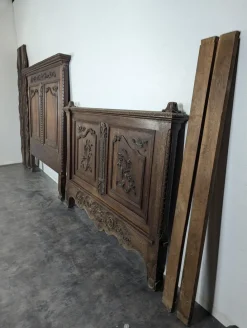 Sale Pamono Norman Bed in Richly Carved Oak