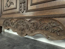 Sale Pamono Norman Bed in Richly Carved Oak