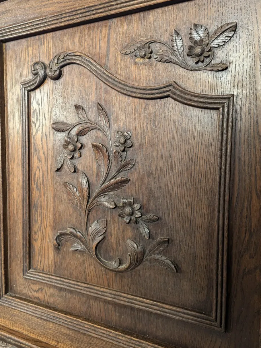 Sale Pamono Norman Bed in Richly Carved Oak