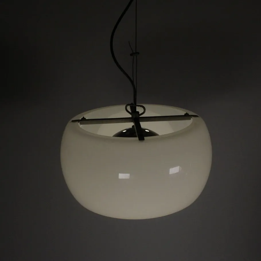 Hot Pamono Omega Lamp by Vico Magistretti for Artemide